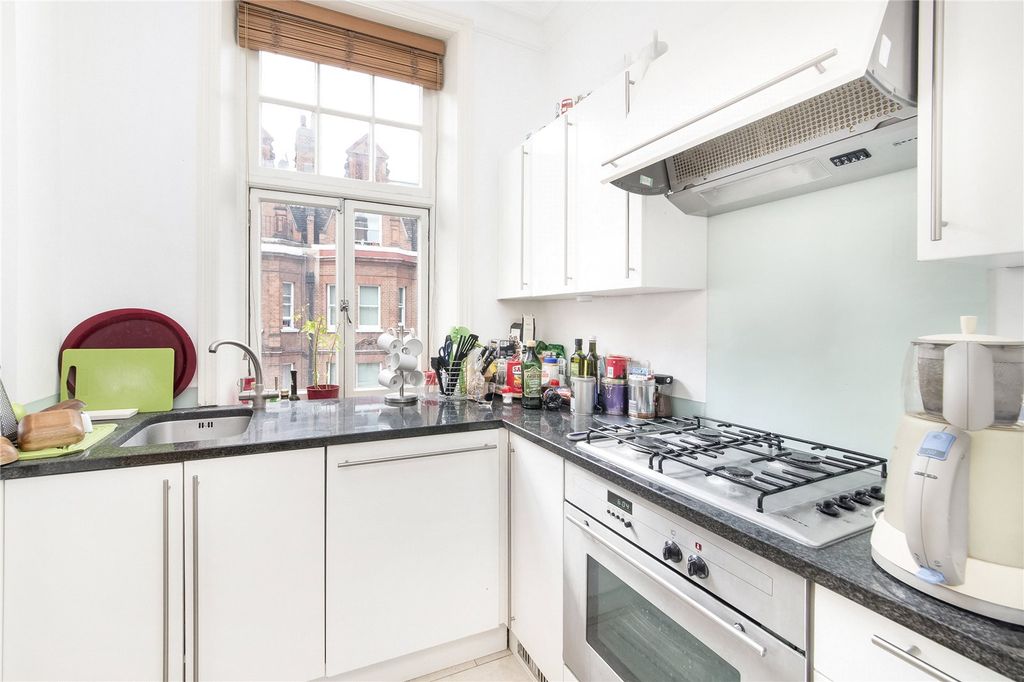 Property photo 2 of 7 Kitchen
