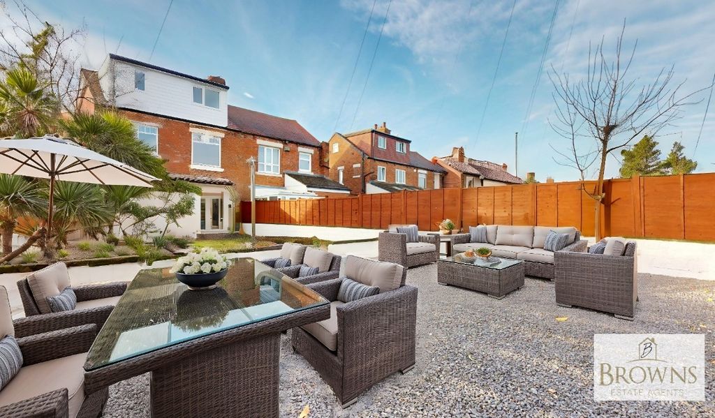 Property photo 2 of 35 4938372