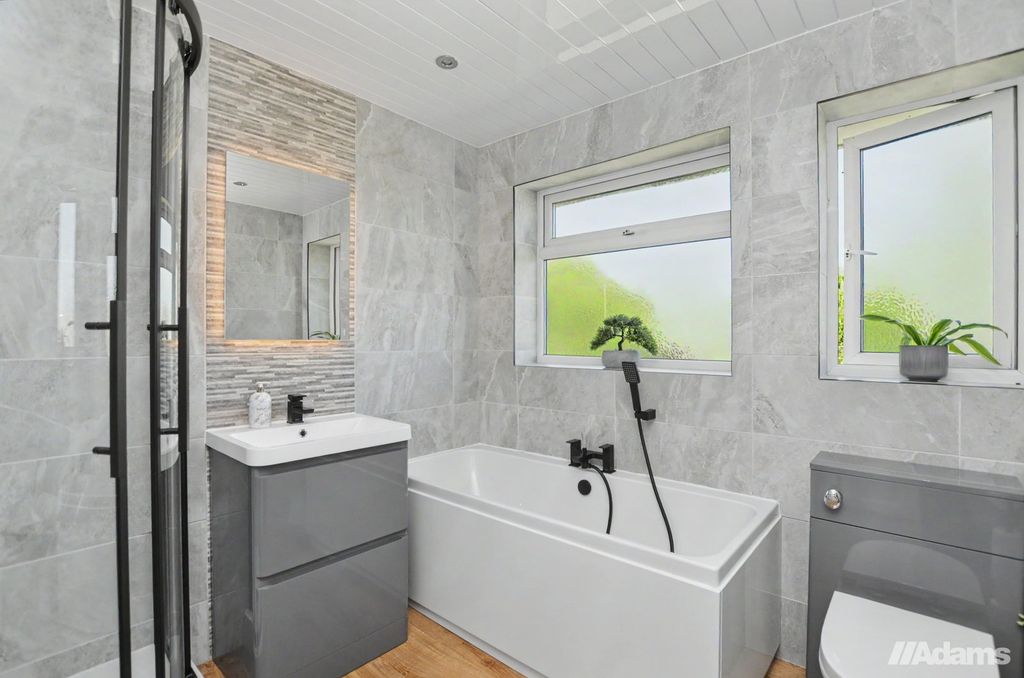 Property photo 2 of 31