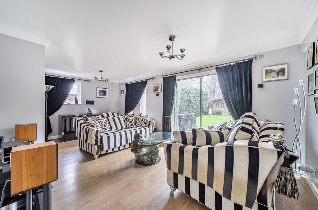 Property photo 2 of 20 1410455-5-698Df7E...