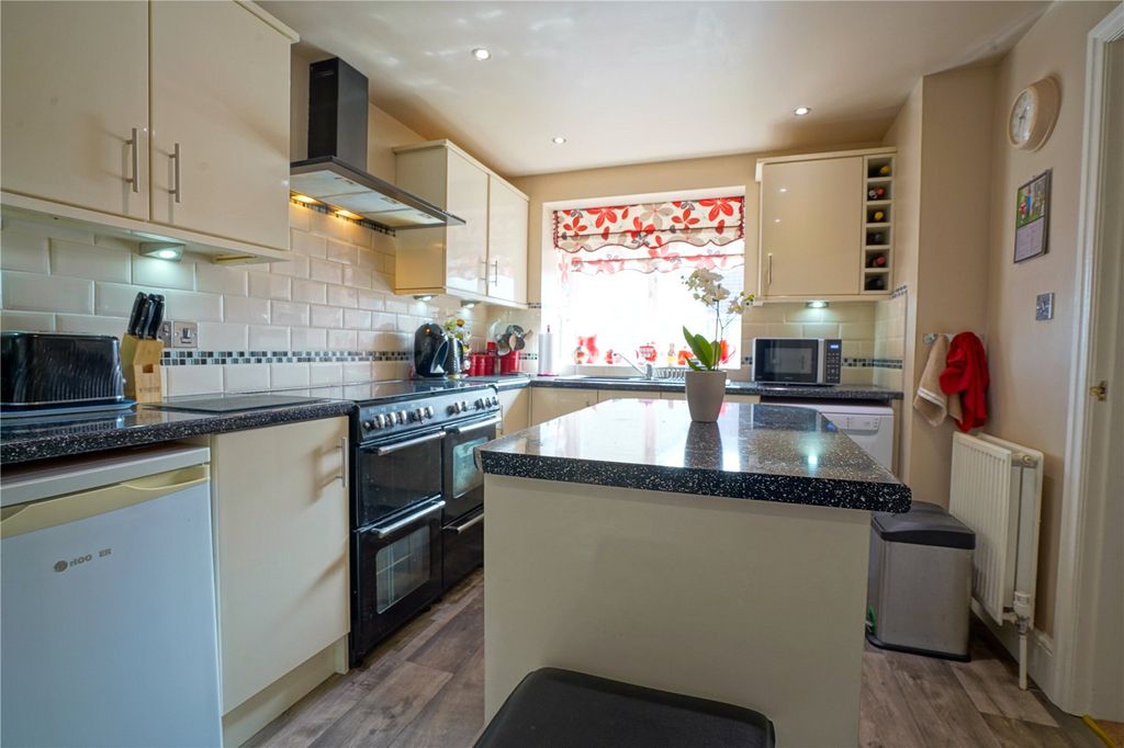 Property photo 3 of 15 Picture No. 12