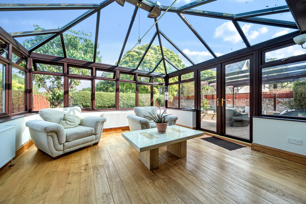 Property photo 2 of 17 Conservatory