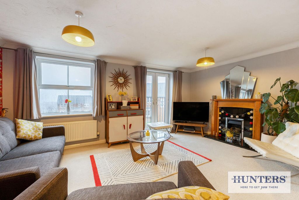 Property photo 2 of 24 102843_28-Millbank-Yeadon-Leeds (5) - Copy_Low.Jpg