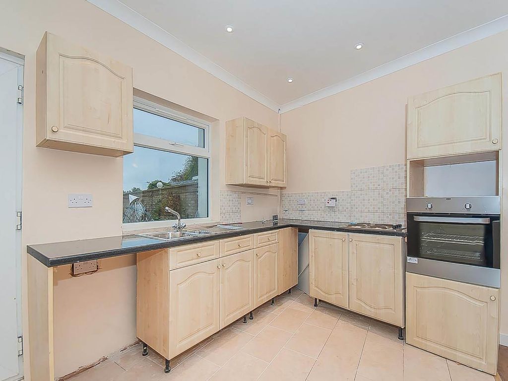 Property photo 1 of 6 Kitchen