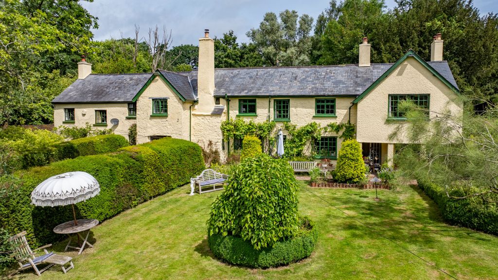 Property photo 1 of 21 Lurley Manor