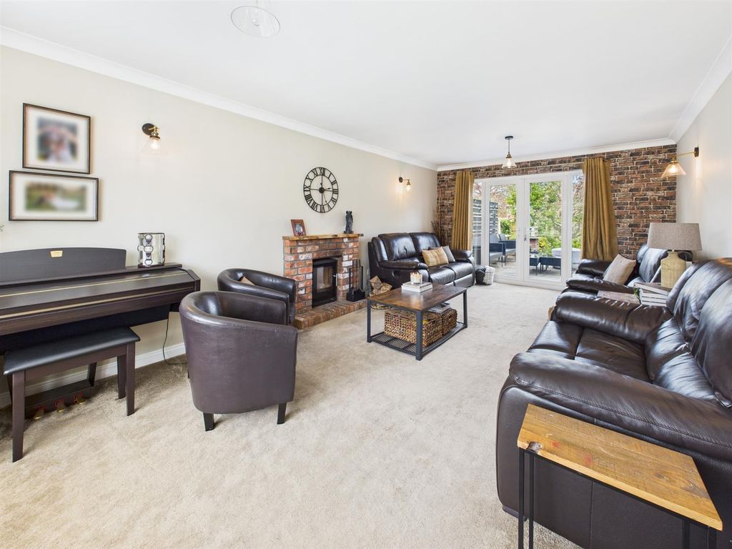 Property photo 3 of 31