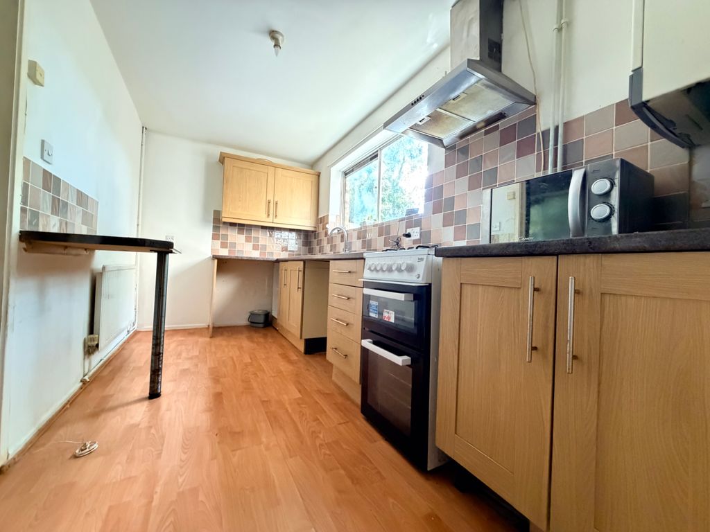 Property photo 3 of 11 Kitchen