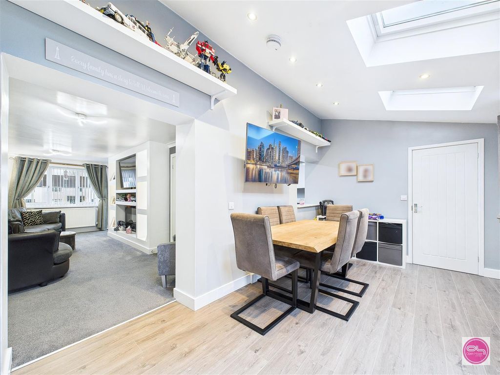 Property photo 1 of 32 Manor Cresent, Burton On Trent (10).Jpg