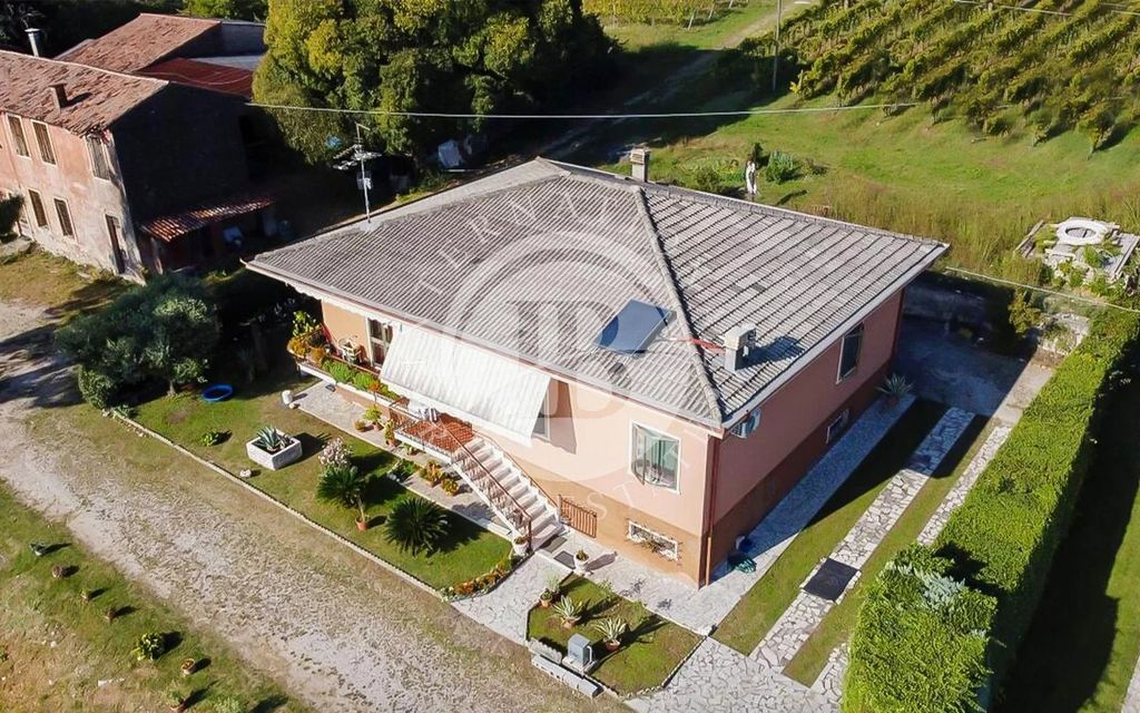 Property photo 2 of 18