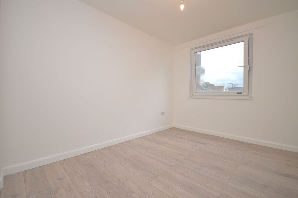 Property photo 3 of 8 Gallery