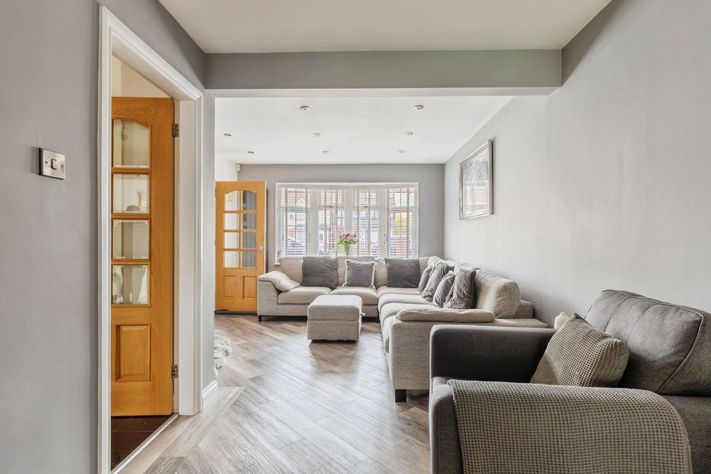 Property photo 2 of 31 Pbox-Img.Jpg