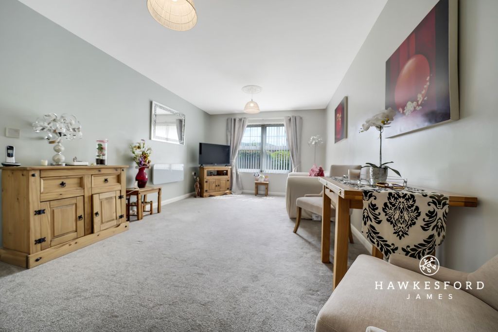 Property photo 2 of 12 The Turrets, West Lane, Sittingbourne - Lounge