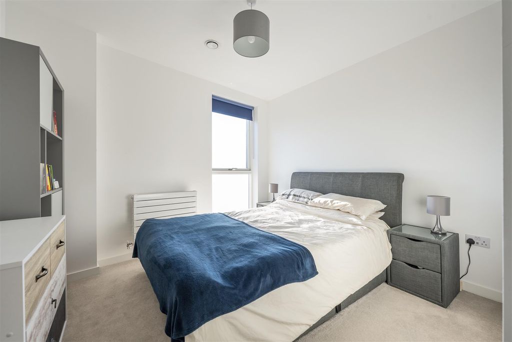 Property photo 2 of 16 South Grove, E17