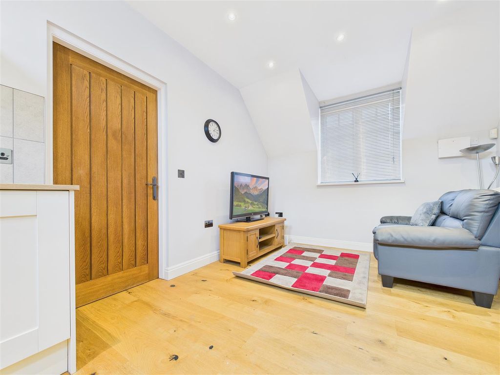 Property photo 2 of 10 Cam01407G0-Pr0045-Still002.Jpg