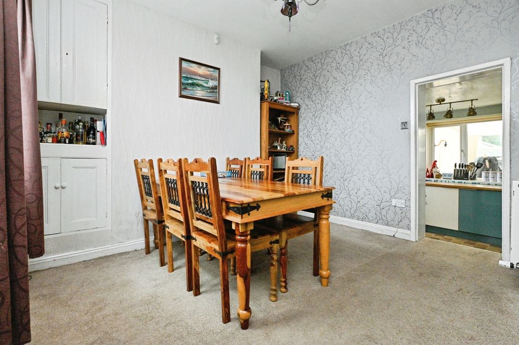 Property photo 3 of 17 Photo