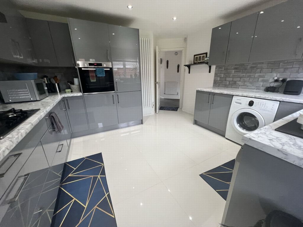 Property photo 2 of 13 Kitchen