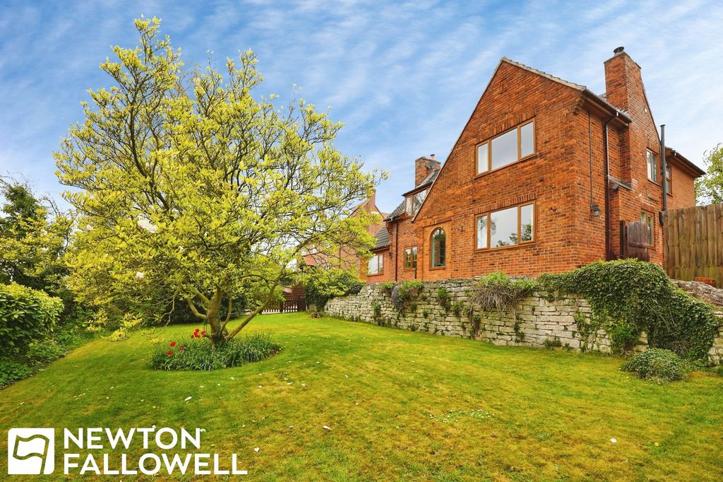 Property photo 1 of 35
