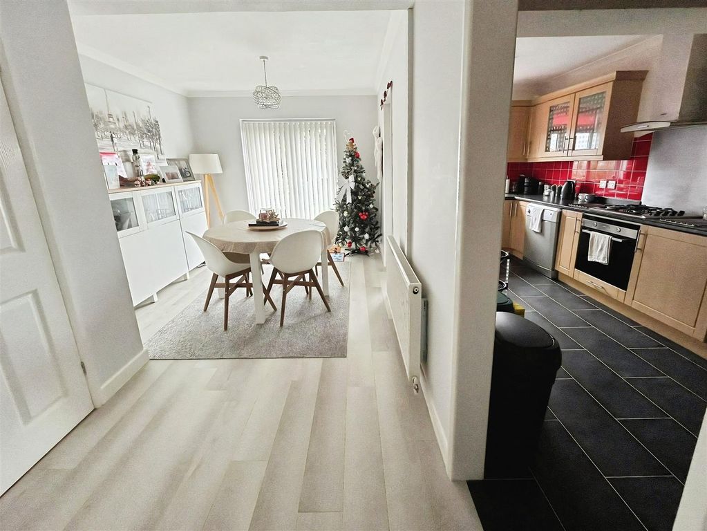 Property photo 3 of 12 Dining Room And Kitcen.Jpeg