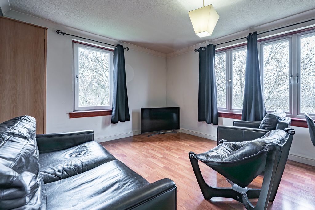 Property photo 2 of 31