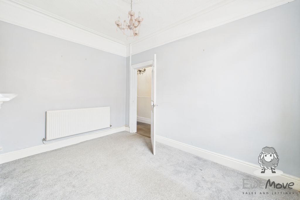 Property photo 3 of 13 4