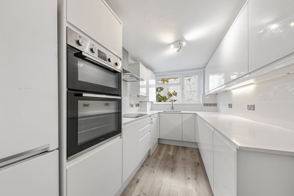 Property photo 2 of 21