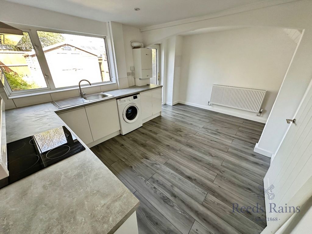 Property photo 3 of 9 Dining Kitchen