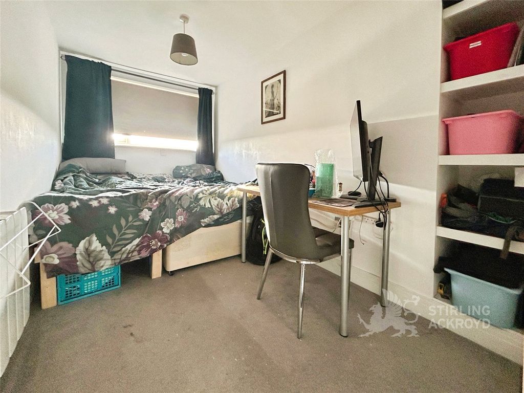 Property photo 3 of 5 Bedroom