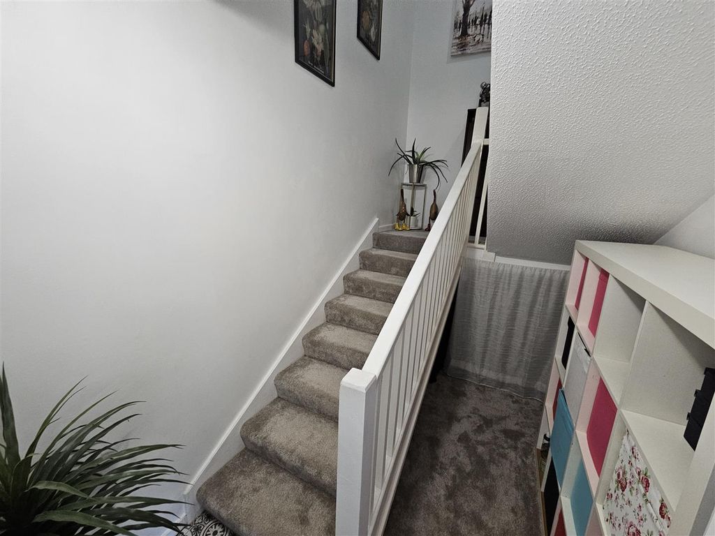 Property photo 3 of 15 Entrance Hall
