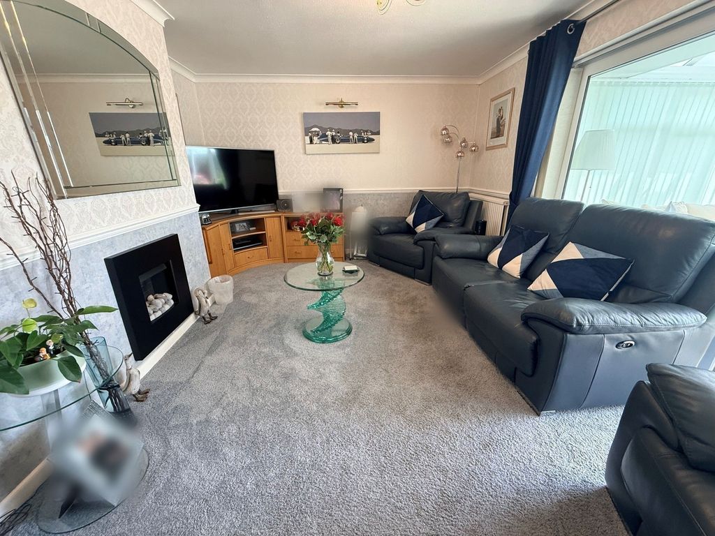 Property photo 3 of 18 Sitting Room