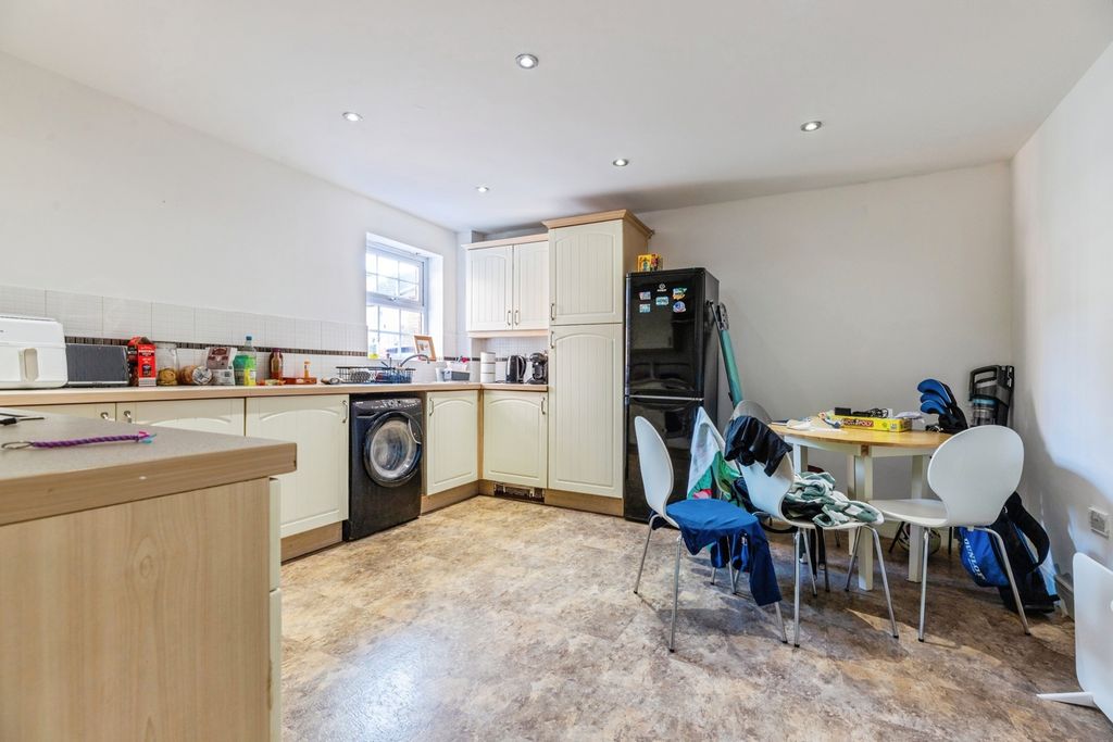 Property photo 3 of 8 Pbox-Img.Jpg