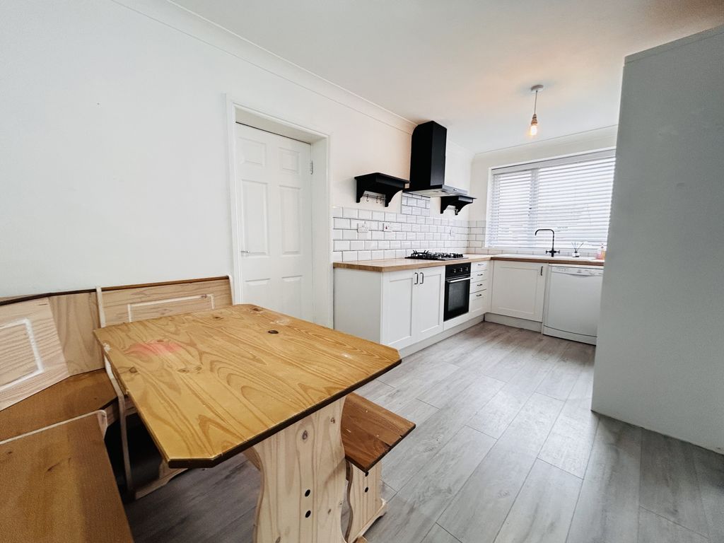 Property photo 3 of 15 Img_3246