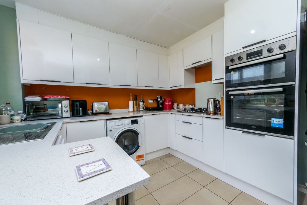 Property photo 2 of 33