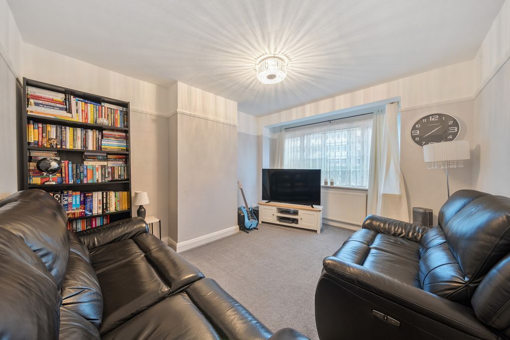 Property photo 2 of 20 1387429-34-69416d...