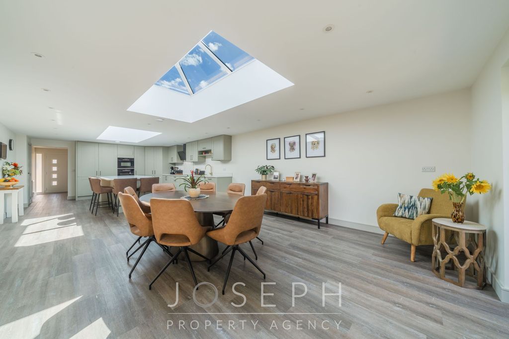 Property photo 3 of 30