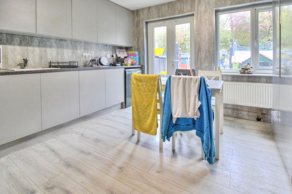 Property photo 3 of 16 Photo #3