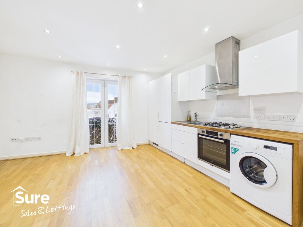Property photo 2 of 8 1018074