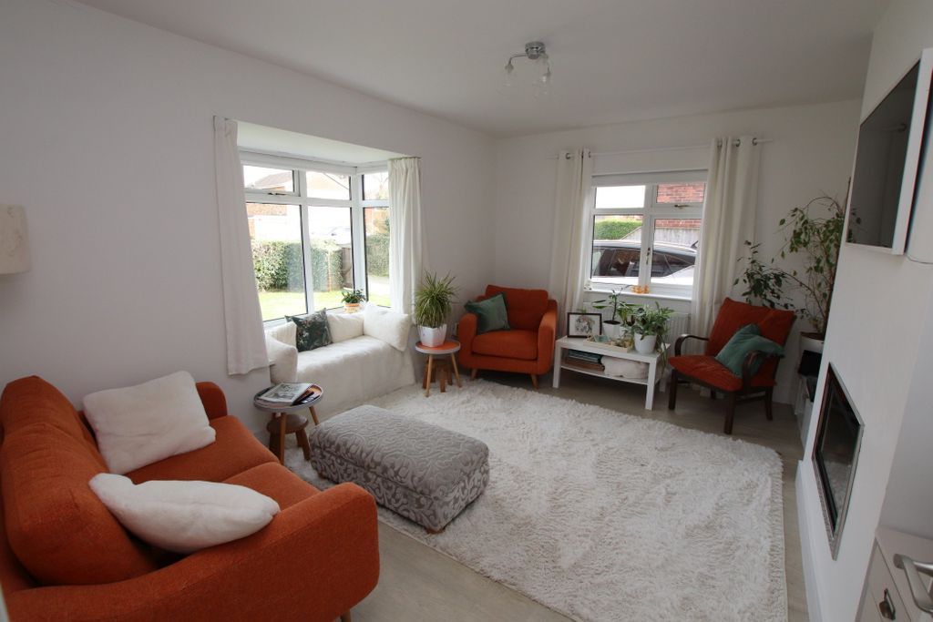 Property photo 2 of 22 Lounge