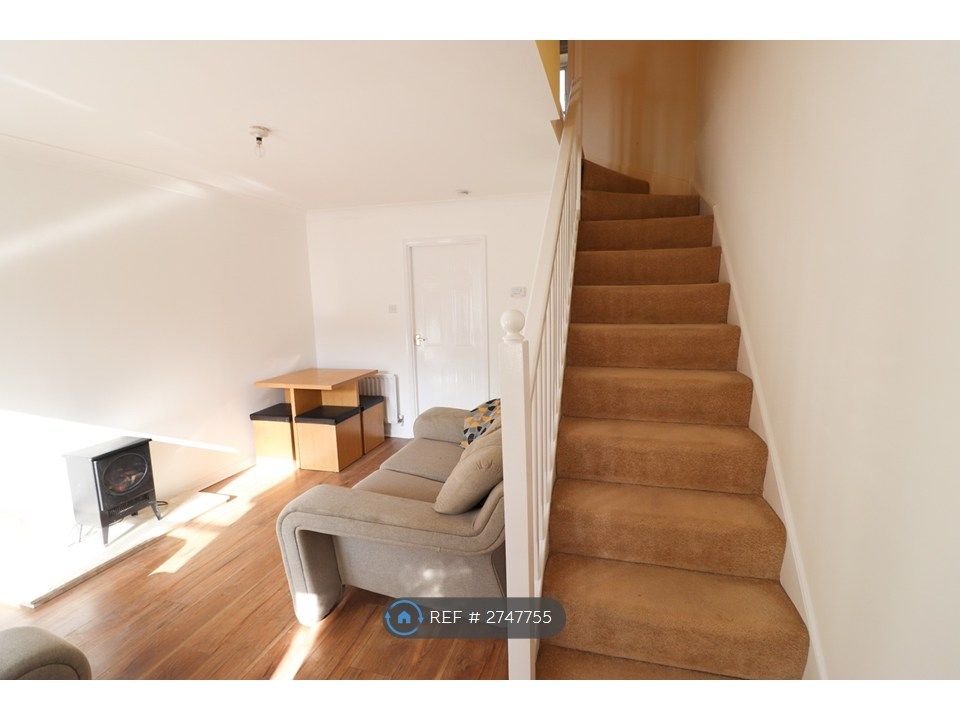 Property photo 2 of 10 Hallway