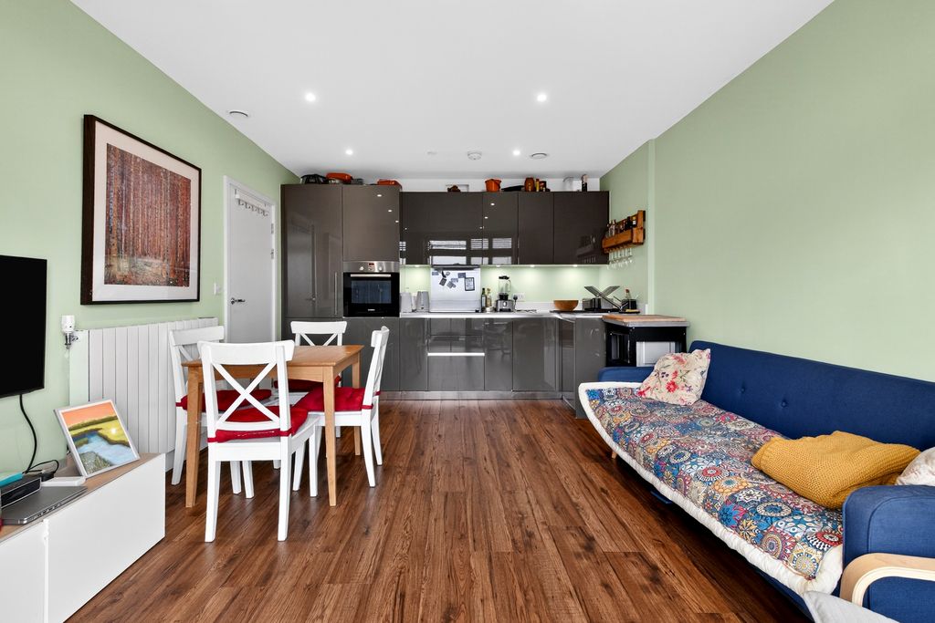 Property photo 2 of 23