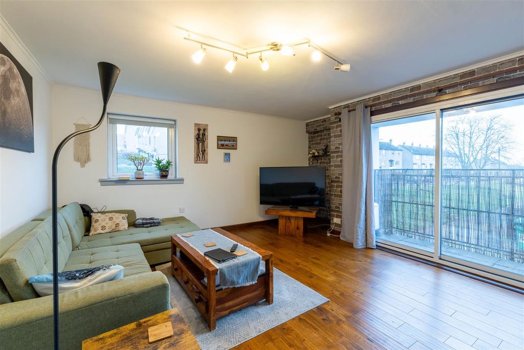 Property photo 2 of 17 S002.Jpg