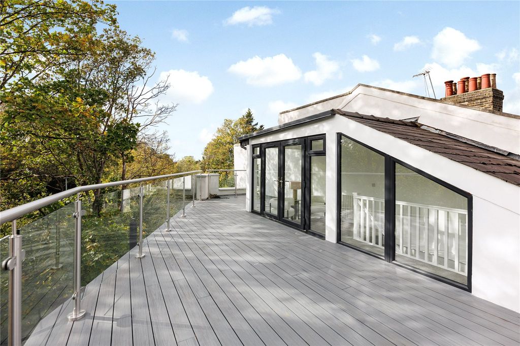 Property photo 3 of 46 Balcony