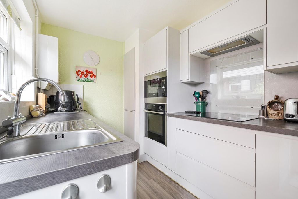 Property photo 3 of 15 Kitchen