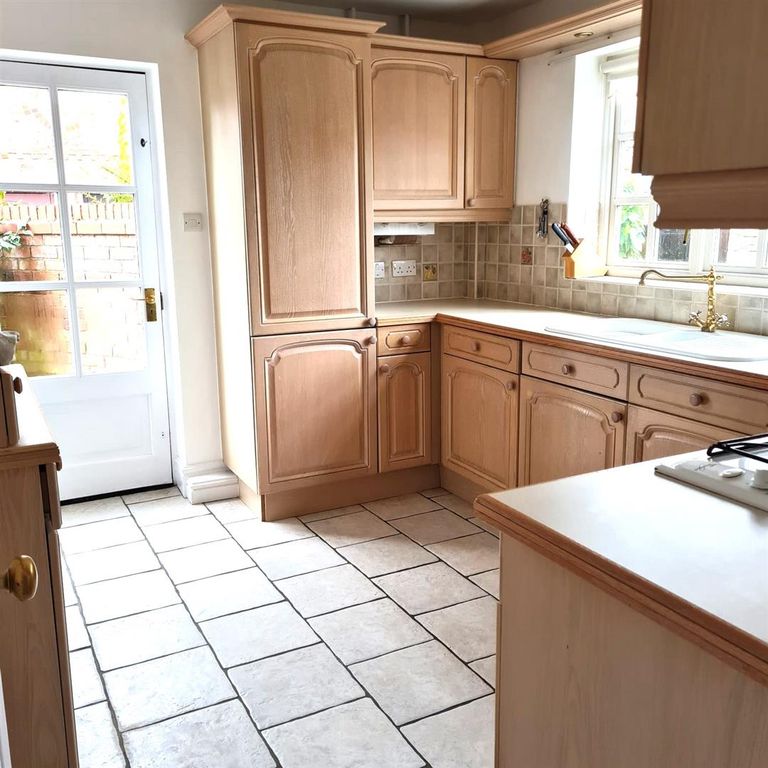 Property photo 3 of 25 Kitchen