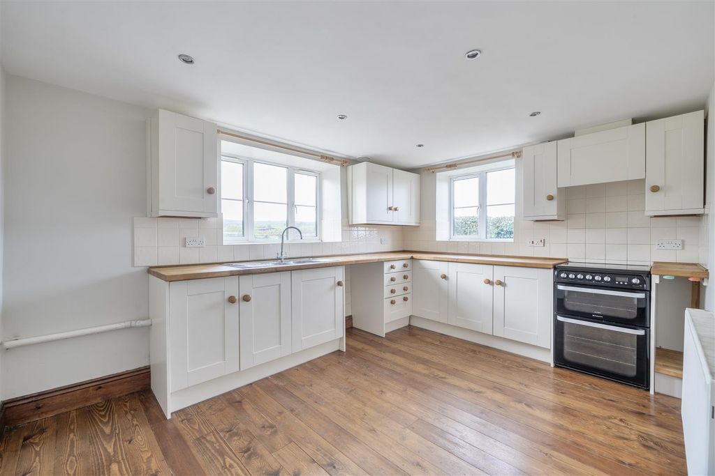 Property photo 2 of 20 Kitchen