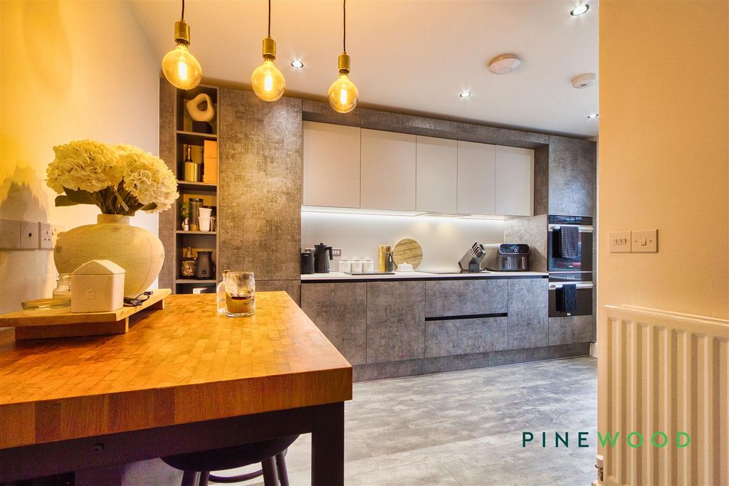 Property photo 2 of 22 Kitchen / Diner