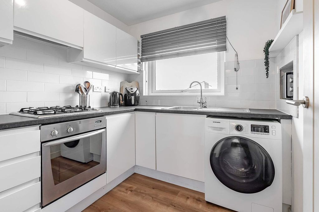 Property photo 2 of 11 Kitchen