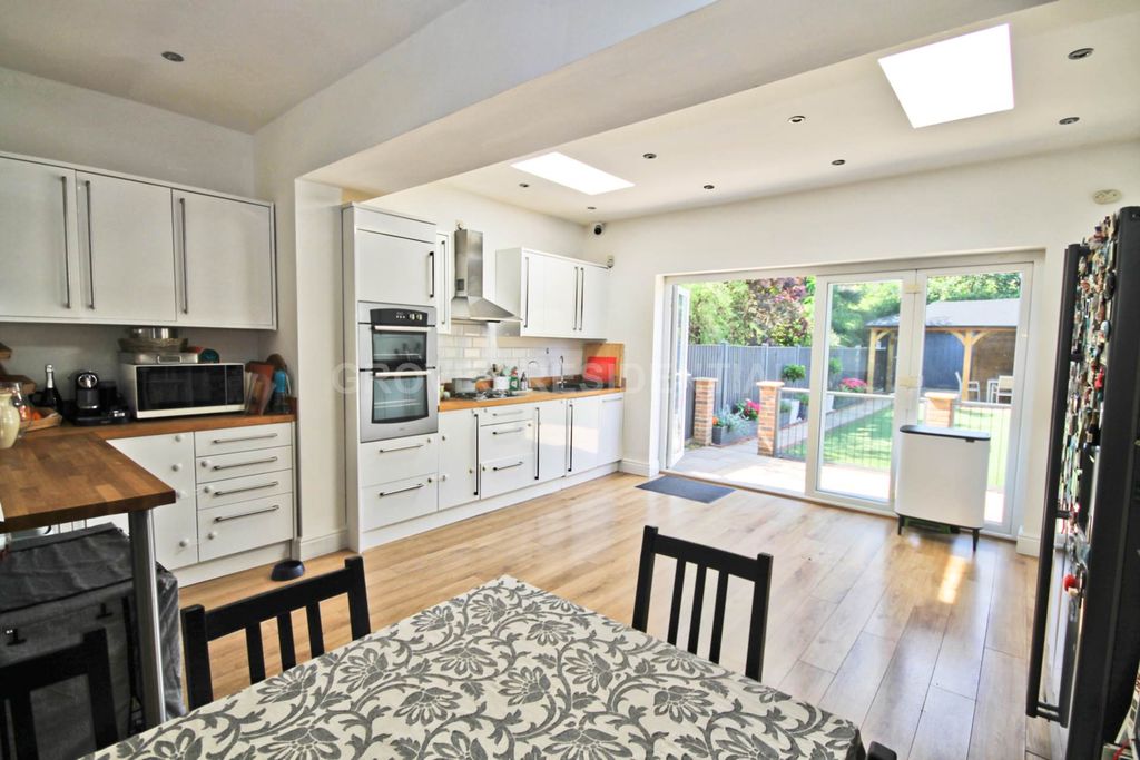 Property photo 3 of 11