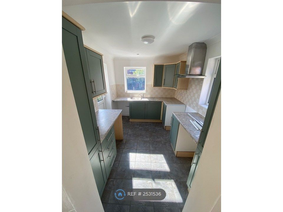 Property photo 1 of 11 Kitchen