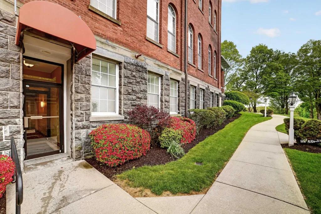 Property photo 1 of 30