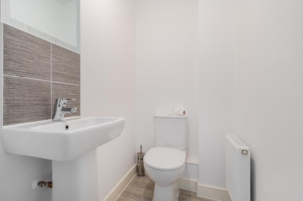 Property photo 2 of 20 Bathroom
